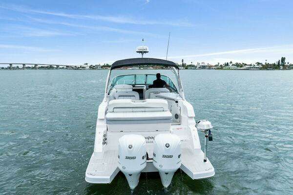 Regal 33 XO Yacht For Sale
