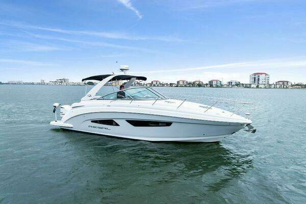 Regal 33 XO Yacht For Sale
