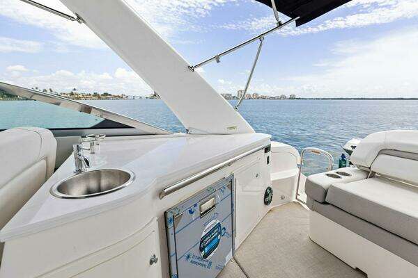 Regal 33 XO Yacht For Sale