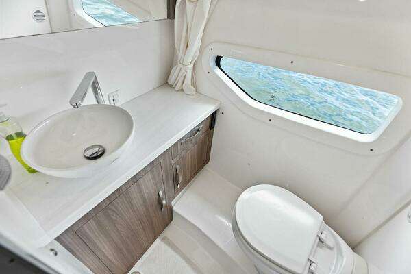 Regal 33 XO Yacht For Sale