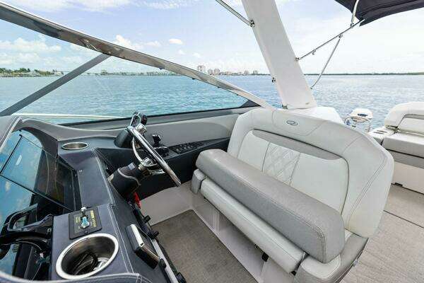 Regal 33 XO Yacht For Sale