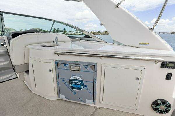 Regal 33 XO Yacht For Sale