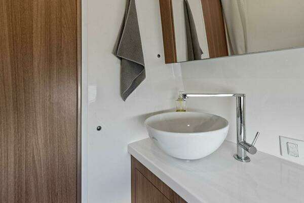 Regal 33 XO Yacht For Sale