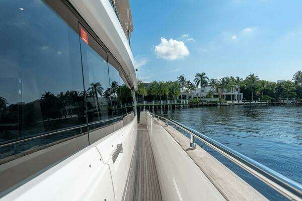 Azimut Magellano 66 Yacht For Sale