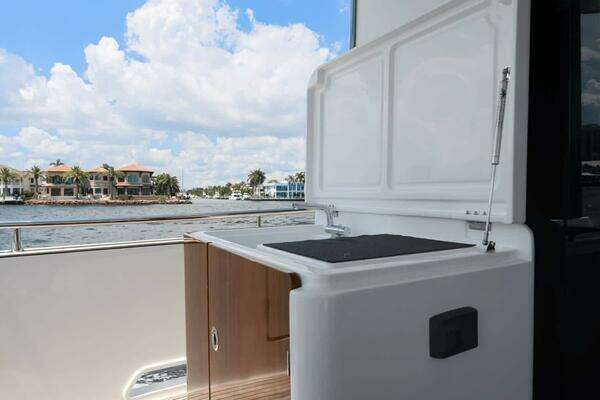 Azimut Magellano 66 Yacht For Sale