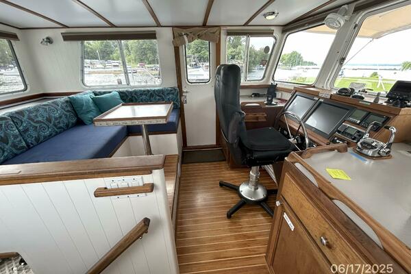 37' Great Harbour pilothouse port