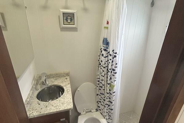 37' Great Harbour guest head-shower