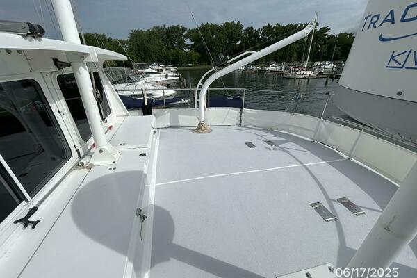 37' Great Harbour sundeck starboard