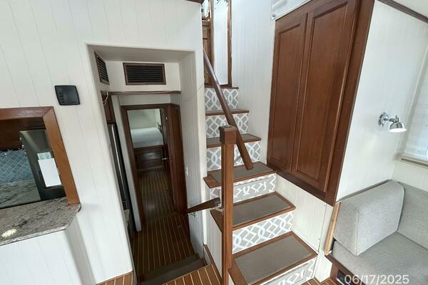 37' Great Harbour salon-pilothouse stairs