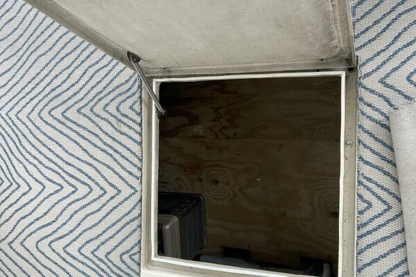 37' Great Harbour lazarette access