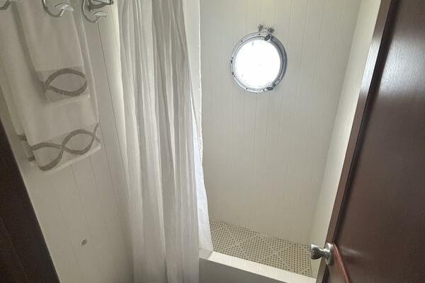 37' Great Harbour master stateroom head-shower