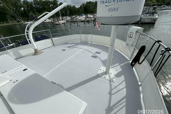 37' Great Harbour sundeck2