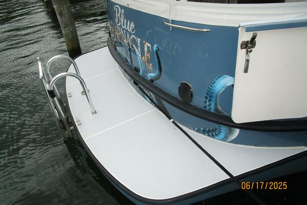 37' Great Harbour swimplatform