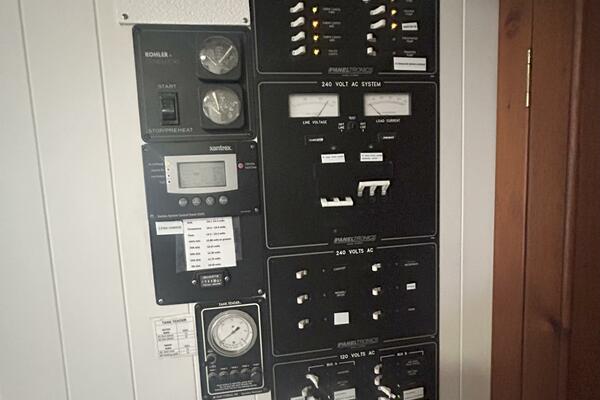 37' Great Harbour electrical panels