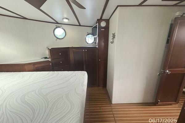 37' Great Harbour master stateroom starboard