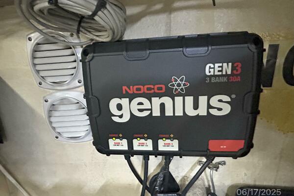 37' Great Harbour battery charger