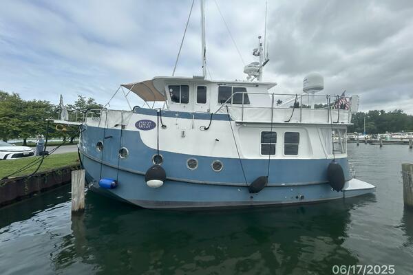 37' Great Harbour port profile