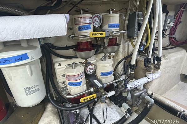 37' Great Harbour Racor fuel filters