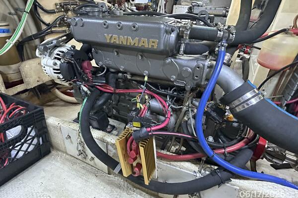 37' Great Harbour port main engine1