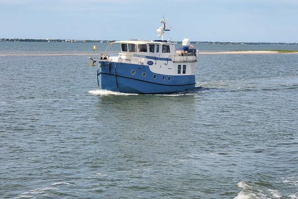 37' Great Harbour underway2