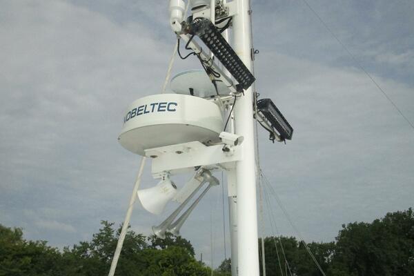 37' Great Harbour mast1