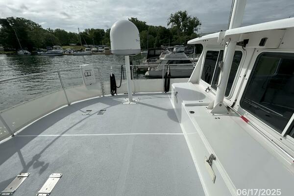 37' Great Harbour sundeck port