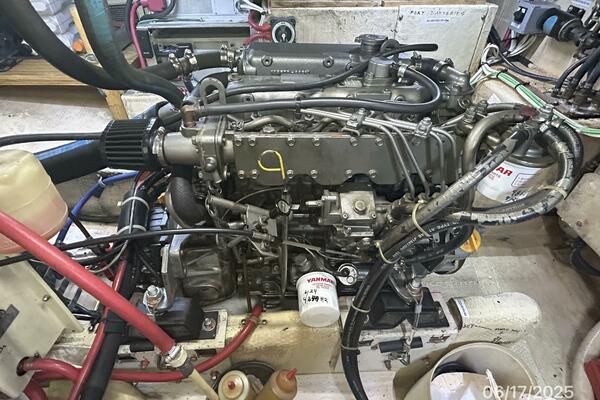 37' Great Harbour port main engine2