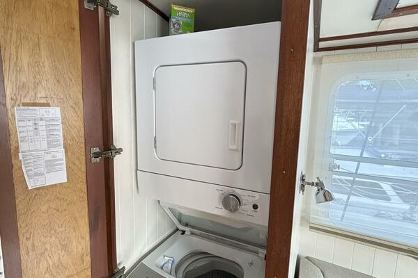 37' Great Harbour washer-dryer
