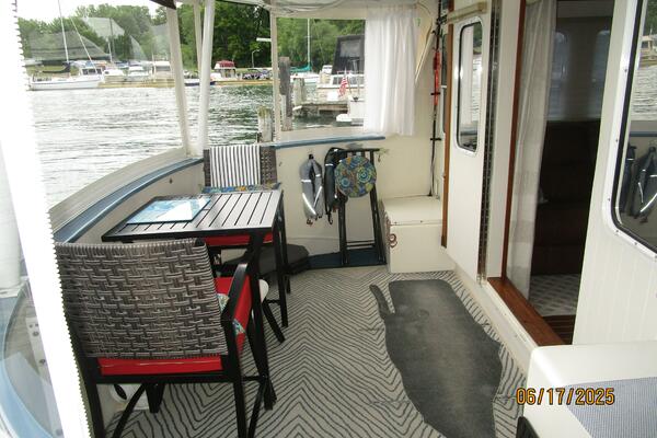 37' Great Harbour aftdeck port