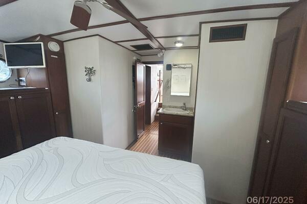 37' Great Harbour master stateroom aft