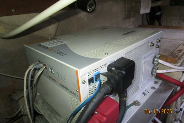 37' Great Harbour inverter1