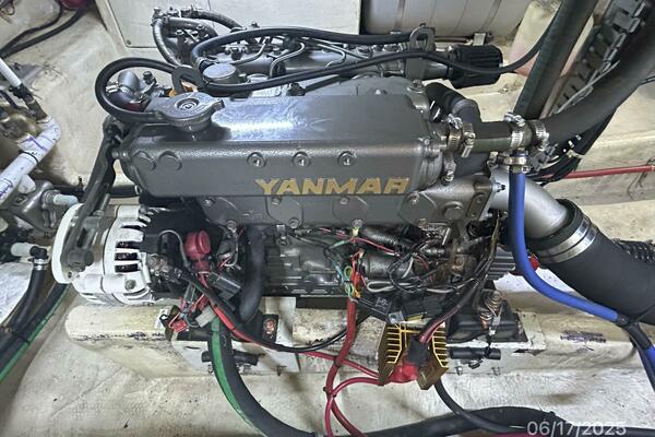 37' Great Harbour starboard main engine1