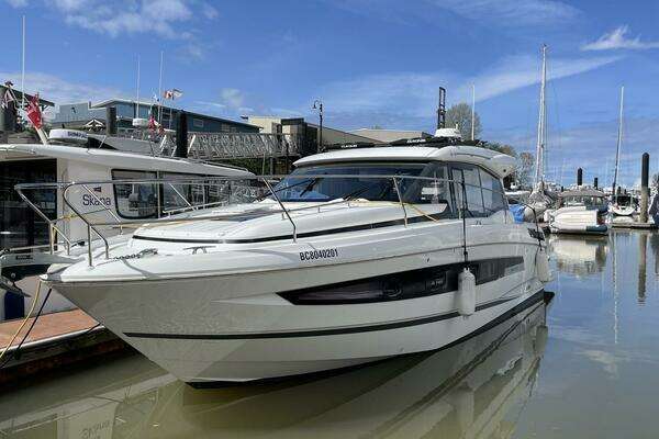 Jeanneau NC 37 Yacht For Sale