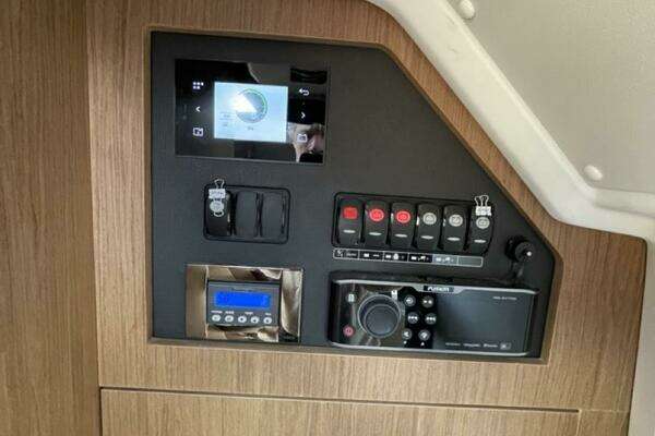 Jeanneau NC 37 Yacht For Sale