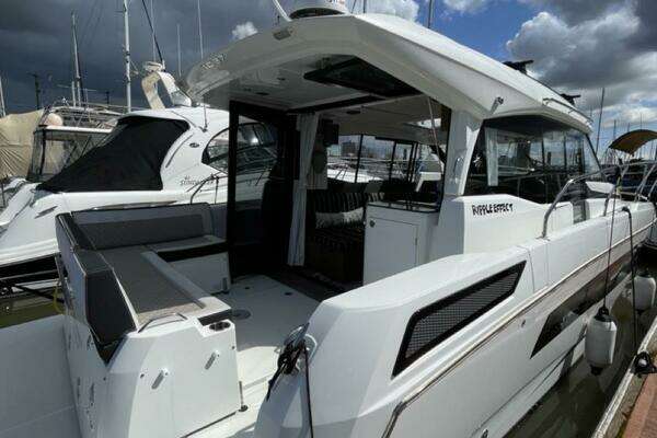 Jeanneau NC 37 Yacht For Sale