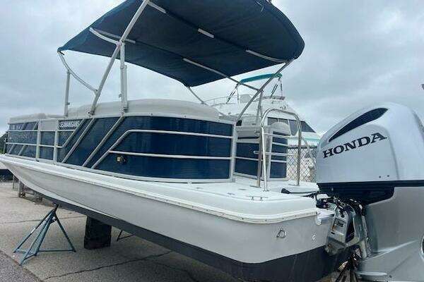 Photo of the 2021 Hurricane Fundeck "Seananigans "