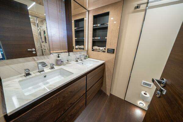 Azimut 72 Fly Yacht For Sale