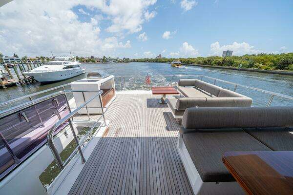 Azimut 72 Fly Yacht For Sale