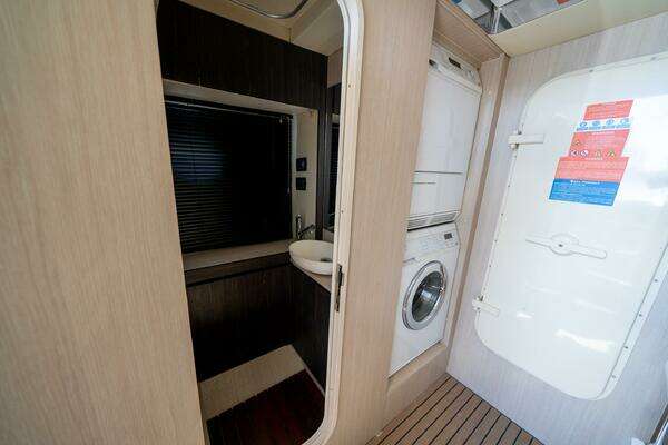 Azimut 72 Fly Yacht For Sale