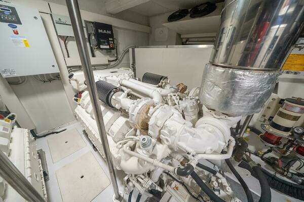Azimut 72 Fly Yacht For Sale