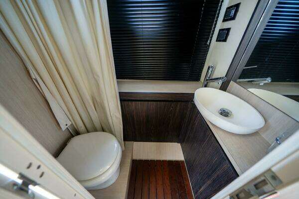 Azimut 72 Fly Yacht For Sale