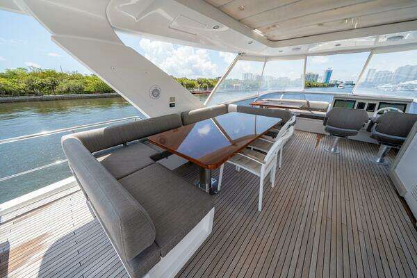 Azimut 72 Fly Yacht For Sale