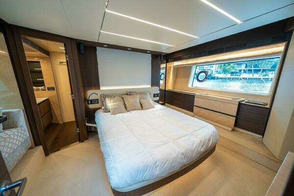 Azimut 72 Fly Yacht For Sale