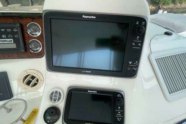 Sea Ray 480 Sedan Bridge Yacht For Sale