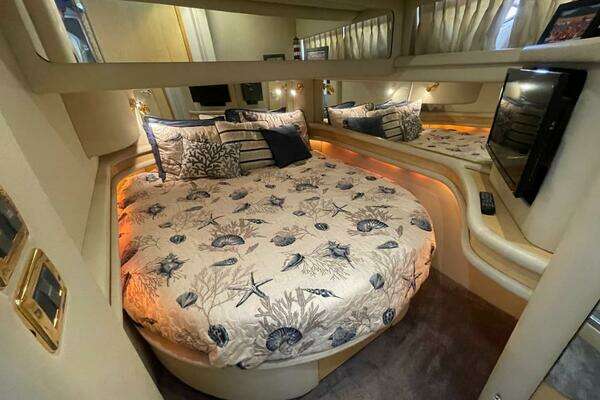 Sea Ray 480 Sedan Bridge Yacht For Sale