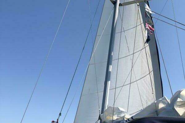 Photo of the 1998 Hunter 410 "Aloha Makai"