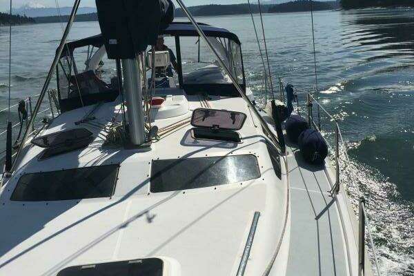 Photo of the 1998 Hunter 410 "Aloha Makai"