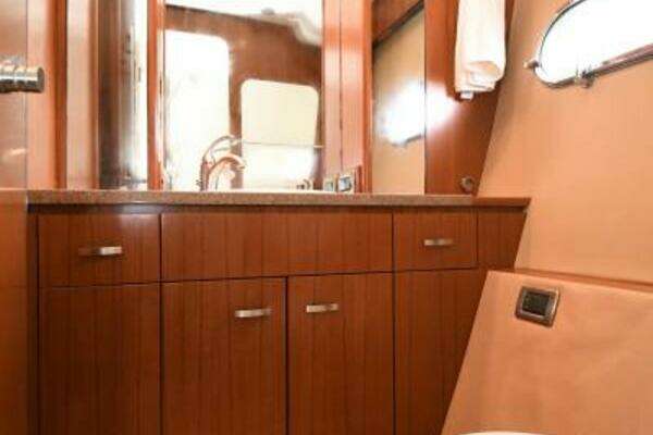 Tiara Yachts 5800 Sovran Yacht For Sale