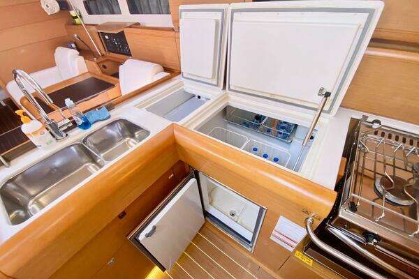 Jeanneau Sun Odyssey 479 Yacht For Sale