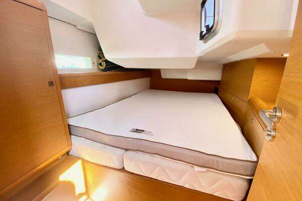 Jeanneau Sun Odyssey 479 Yacht For Sale